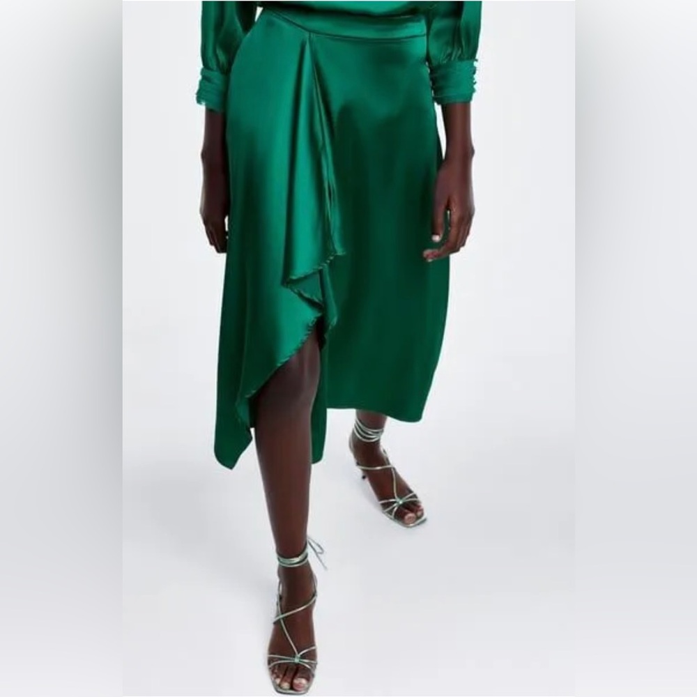 NWOT ZARA drapy satin misi skirt